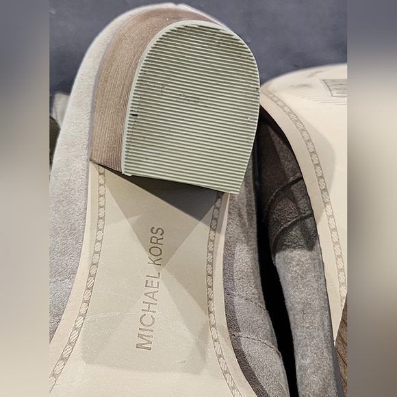 *NWOT* MICHAEL KORS | Walden Suede Booties | Light Mushroom | Size 6 - Picture 11 of 13